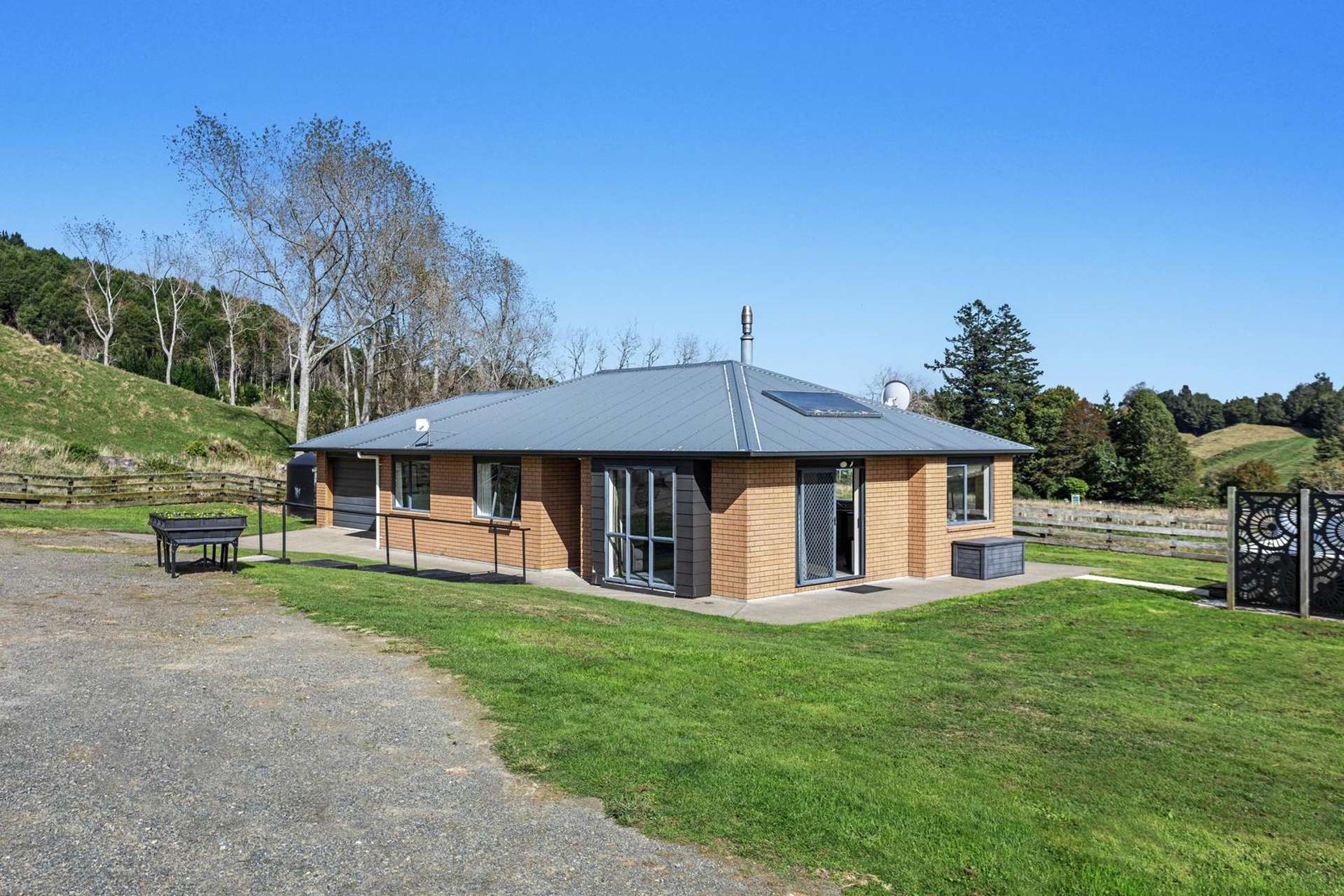 1379 Manawahe Road Manawahe_0