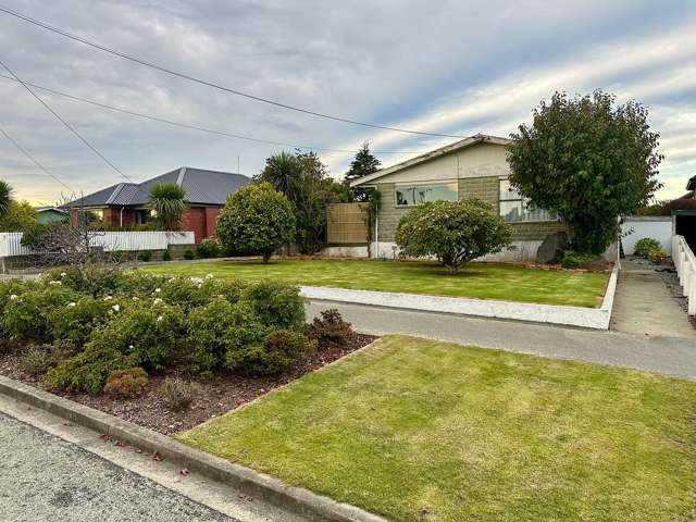 Sunny & Spacious 3-Bedroom Home in Marchwiel
