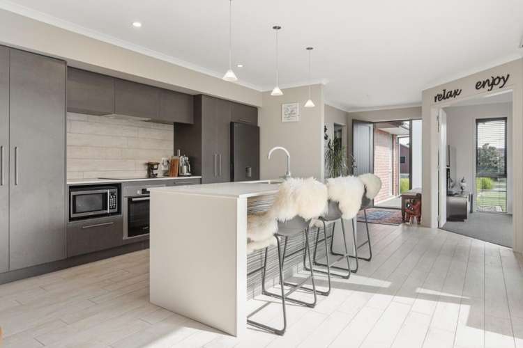 87 Sandhurst Drive_1