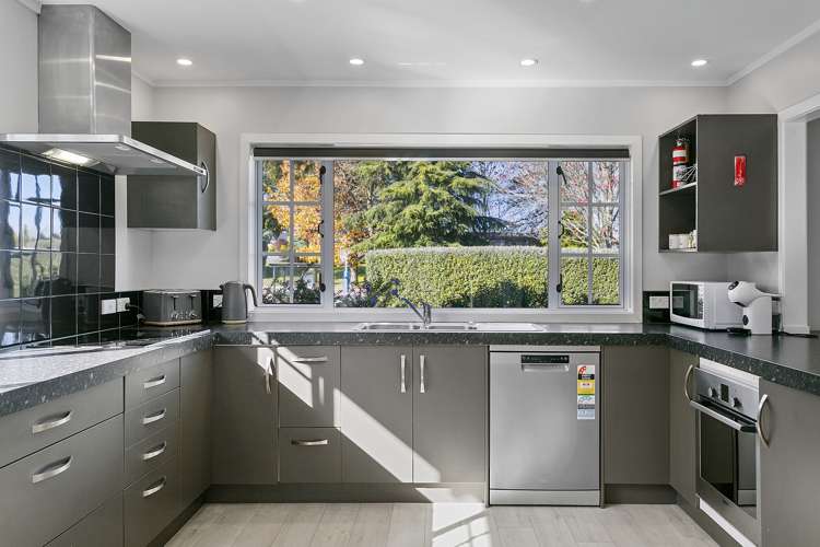 14 Liston Avenue Hilltop_12