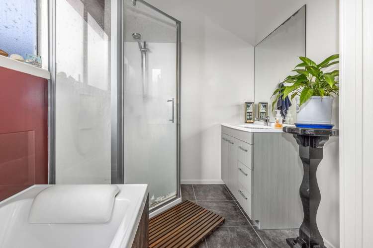 2 John Street Titahi Bay_14