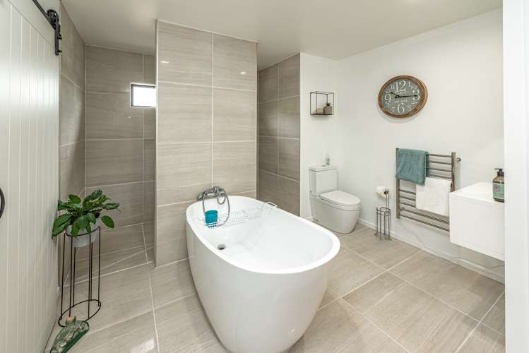 122a No 2 Line Okoia_7