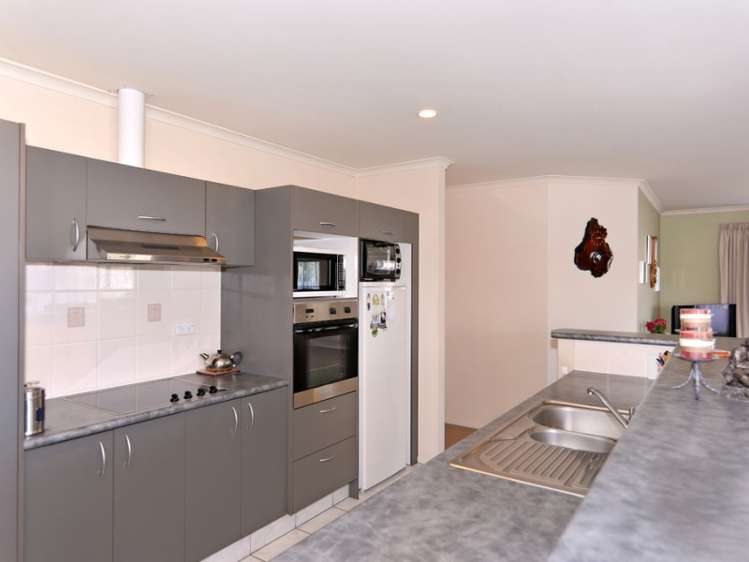 31 Hollybush Drive Brightwater_7