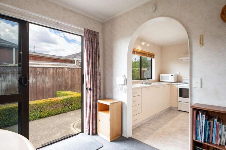 2/10 Stead Crescent Stoke_9