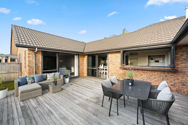 6 Compton Grove Huntington_11