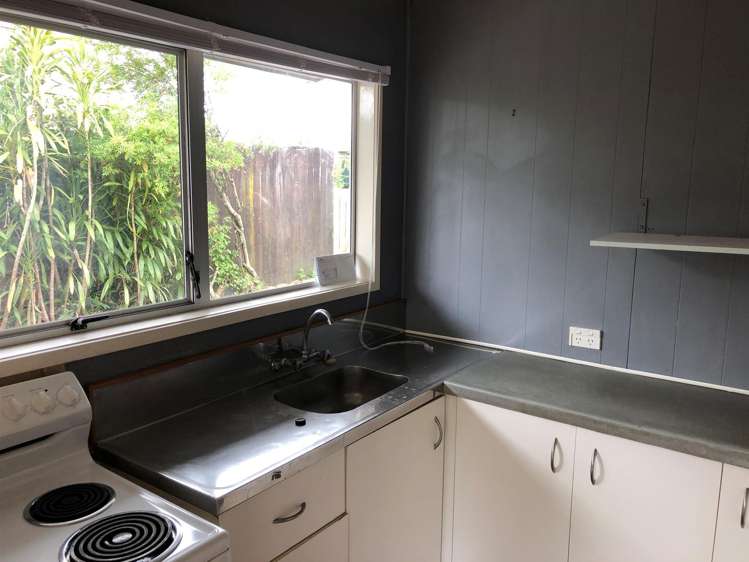 2/8 Keeling Road Henderson_8