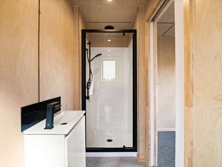 E/4 Longwood Avenue Mornington_13