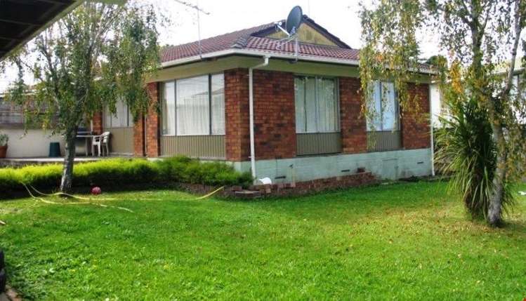 2/49 Tirimoana Road Te Atatu South_1