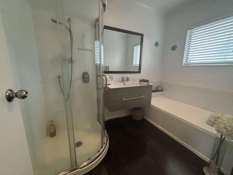 27 Loughanure Place Massey_10