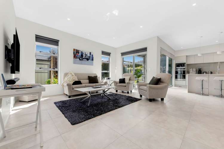 6 Lydiard Place Beachlands_1