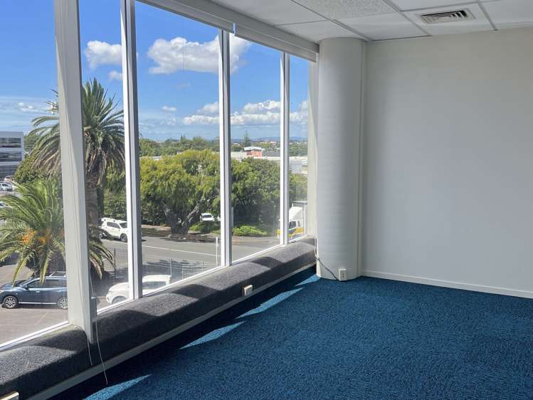 Suite B/2 Kalmia Street_0