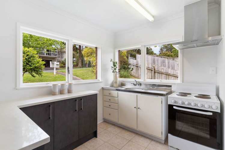1/13 Ayton Drive Totara Vale_5