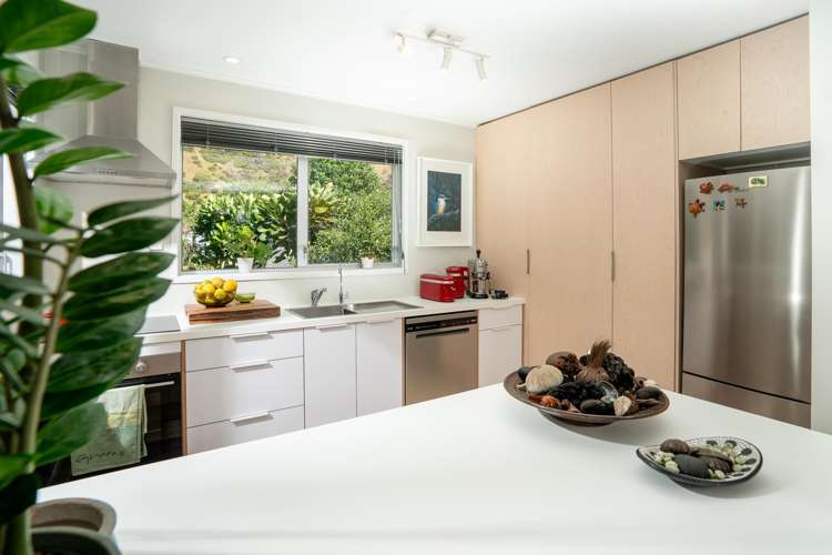 5/27 Beach Road Paekakariki_19