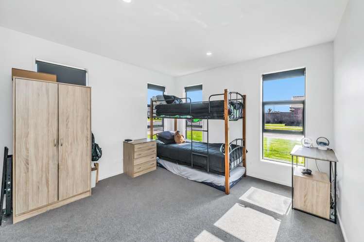 197 Faringdon Boulevard Rolleston_13