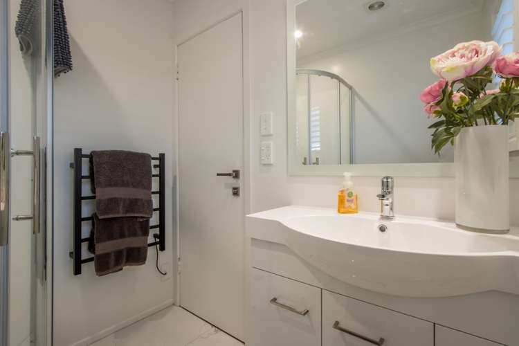 4 Sandleigh Drive Athenree_16