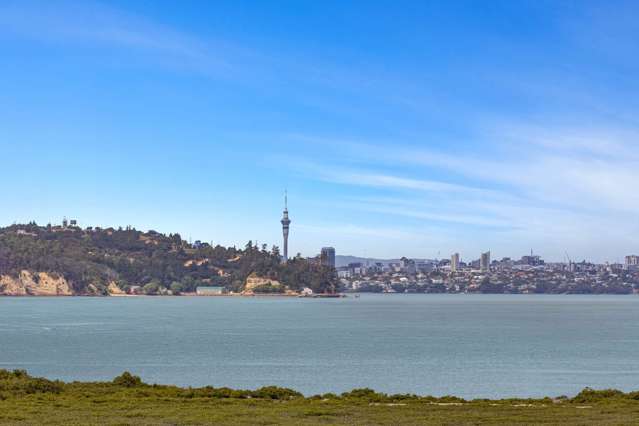 Single Level - 1588m2 Seafront - Endless Potential
