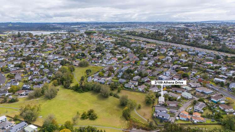2/109 Athena Drive Totara Vale_17