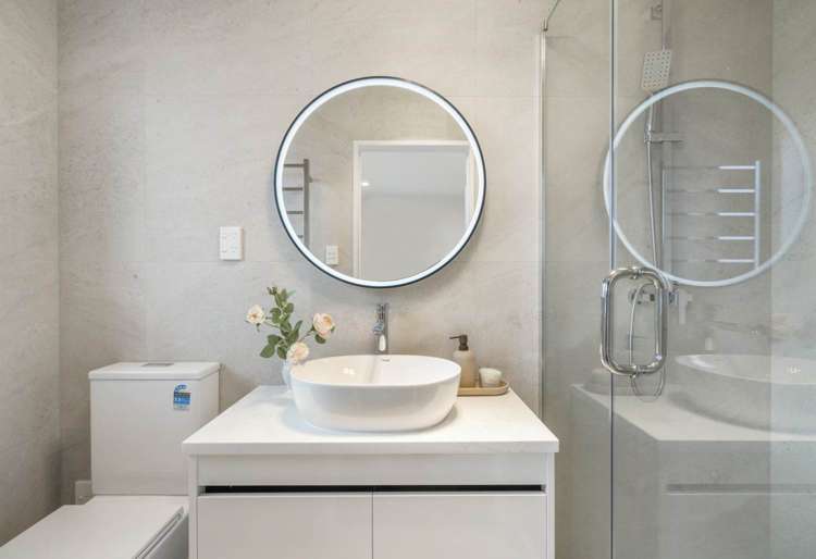 8/16 Binsted Road New Lynn_13