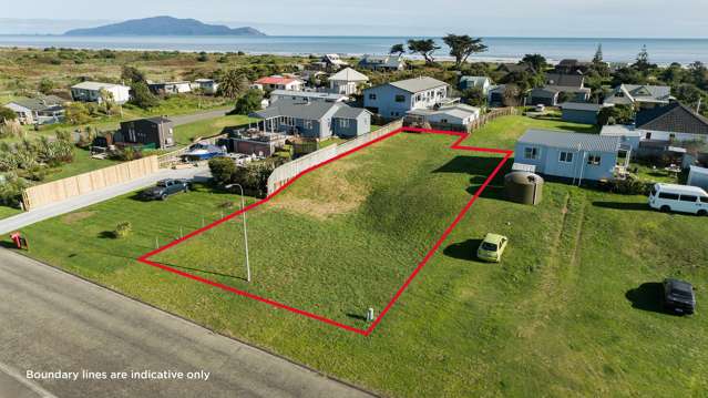 Rare Coastal Opportunity – No Covenants!