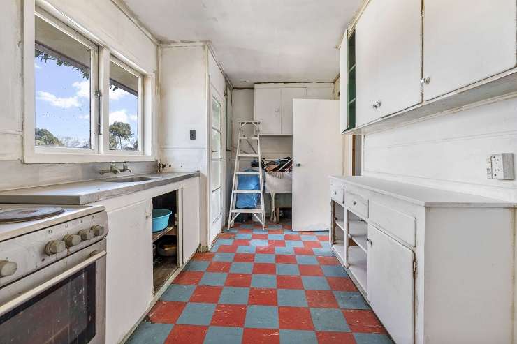 The three-bedroom, one-bathroom do-up on Lawrence Place, in Otara, Auckland, sold under the hammer for $625,000. Photo / Supplied