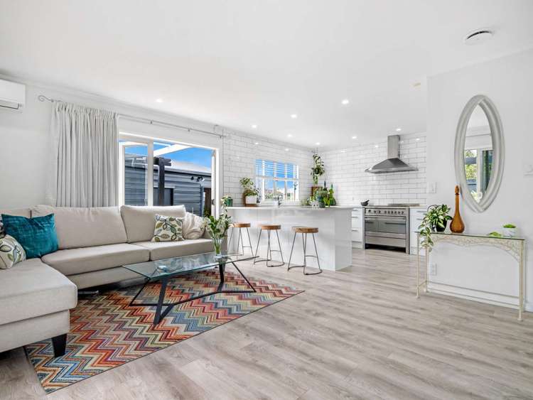 2/1 Woodside Road Massey_11