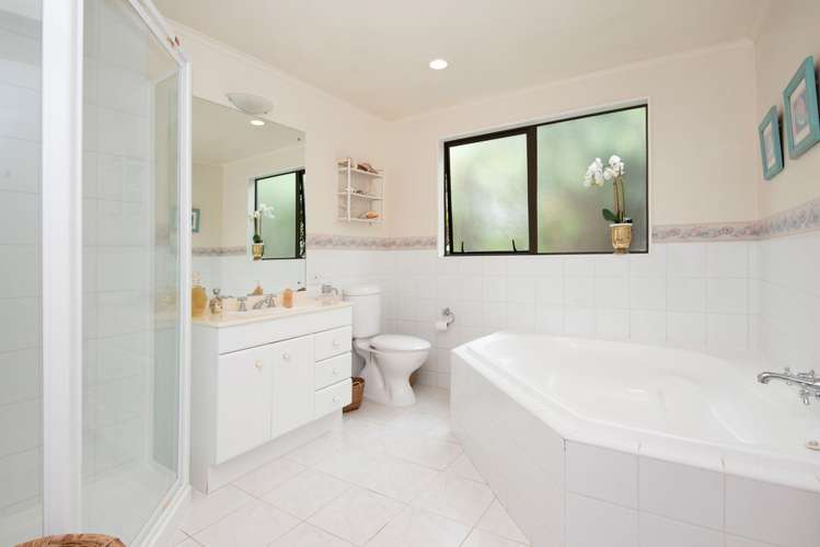 37 Mcmillan Place Mellons Bay_13