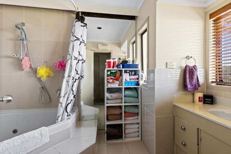 136 Okura River Road Okura_23