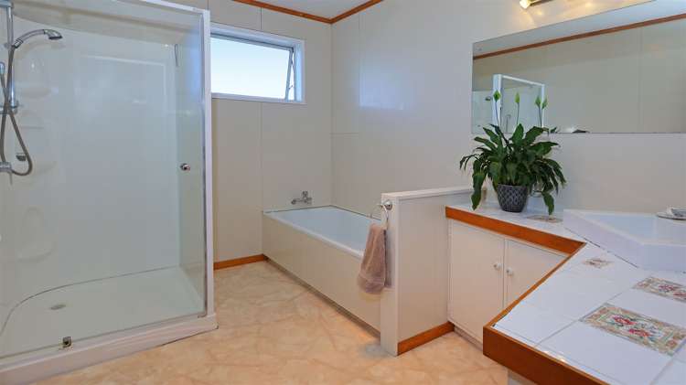 13 Taitua Drive Te Atatu South_14