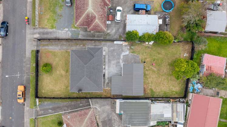 18 Crown Crescent Otara_22