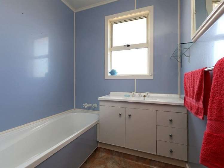 2 Holyrood Street Taradale_11