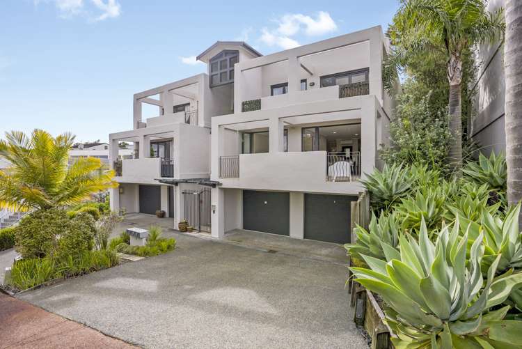 13/5 Monte Cassino Place Birkdale_3