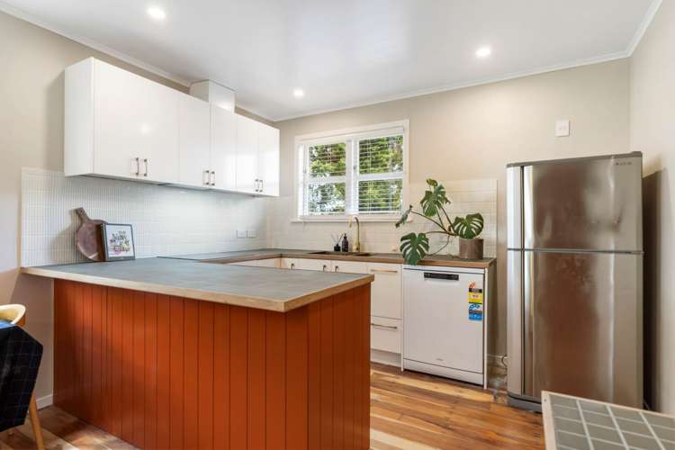 24D Clinton Avenue Te Atatu Peninsula_6