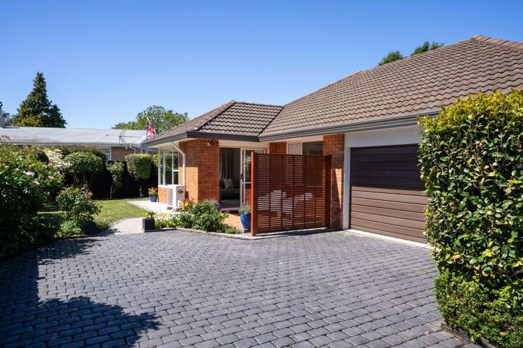 2/3 Cottesmore Close Burnside_20