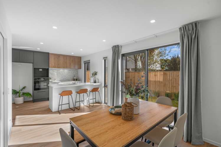 2/28 Deloraine Street_0