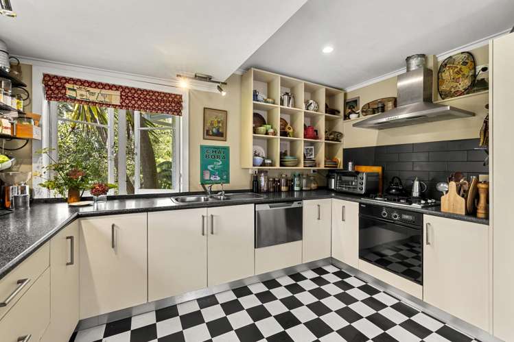 3 Rose Street Raglan_14