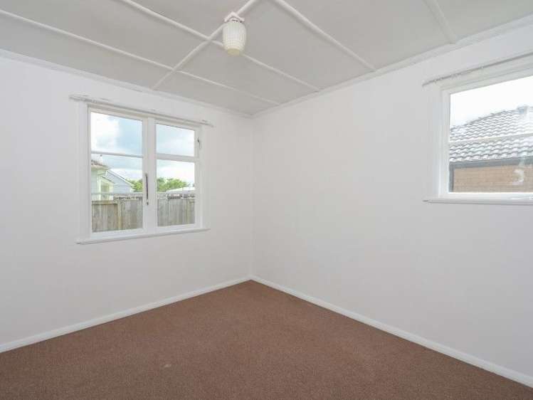 1 Pinfold Avenue Hamilton East_10