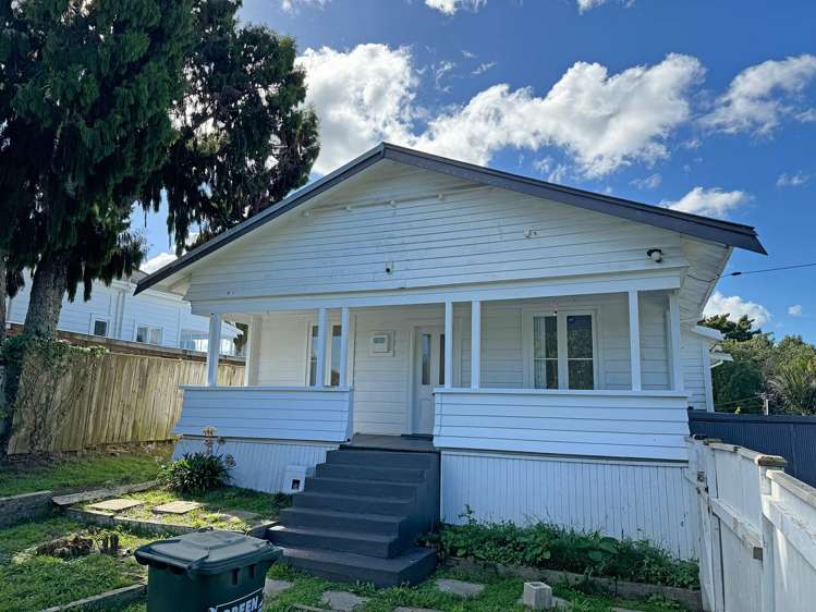 155 Glenfield Road Hillcrest North Shore City Houses for Rent