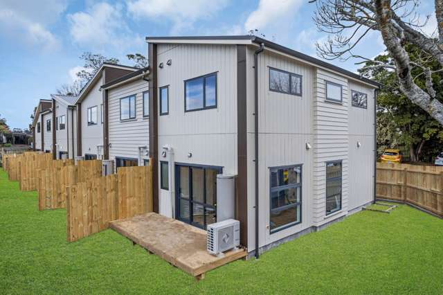 2/13 Caringbah Drive Papatoetoe_2