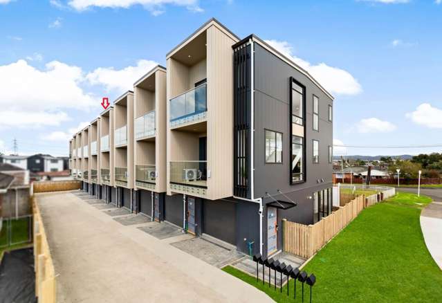 3 bedroom + Study in Te Atatu Peninsula - Amazing City and Harbour views!