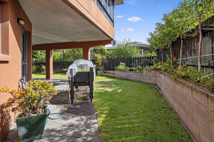 2/7 Waihora Street Hilltop_24