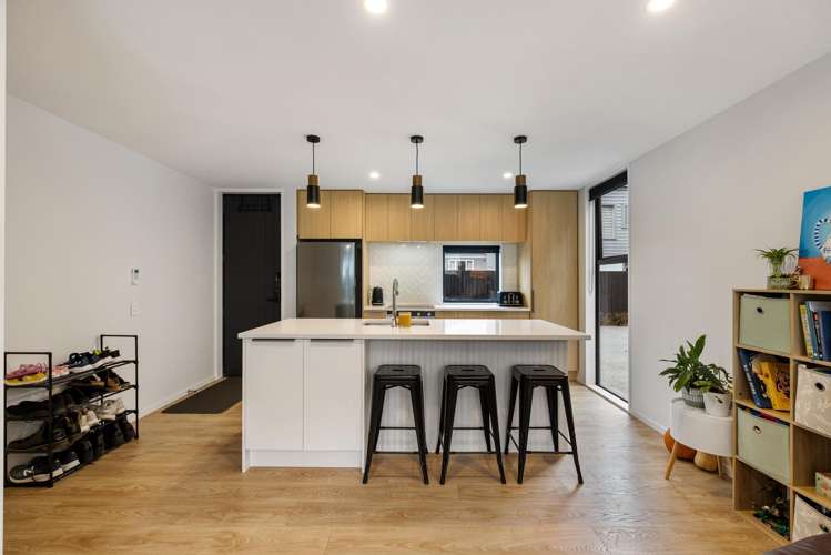 2/12 Hume Street Sydenham_4