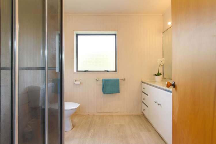 84 Beach Road Castor Bay_12