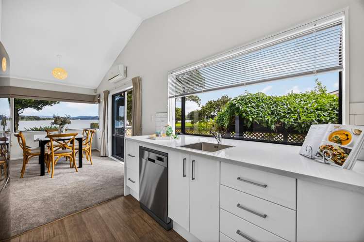 32B Kiwi Esplanade Mangere Bridge_11