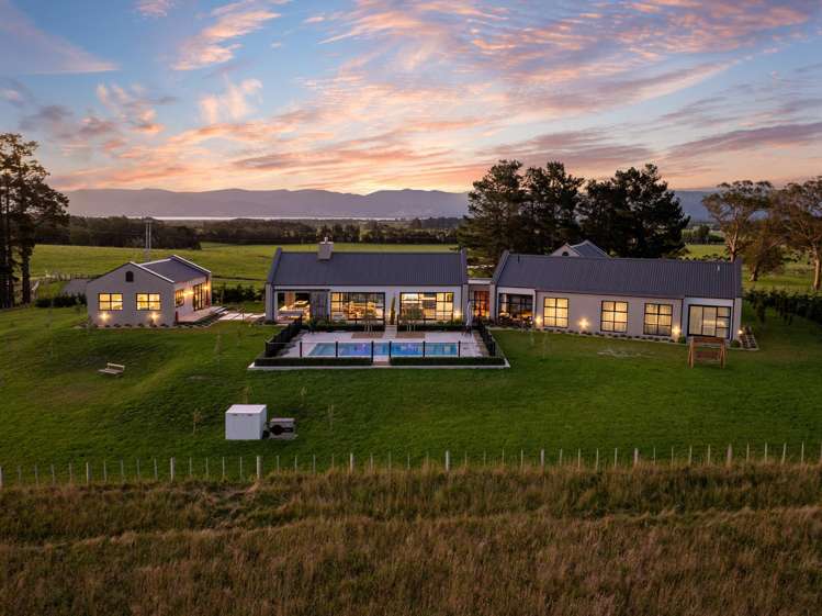 83 Charles Robert Drive Kahutara_43