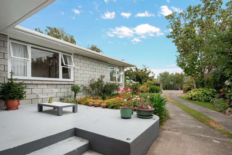 19 Richardson Avenue Burleigh_24