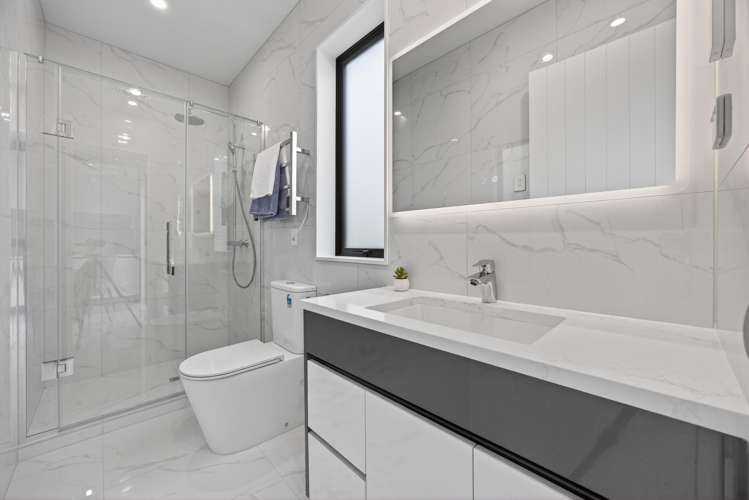 2 Ballyalton Crescent Flat Bush_20