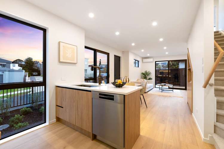 3A & 3B Towra Place Botany Downs_6