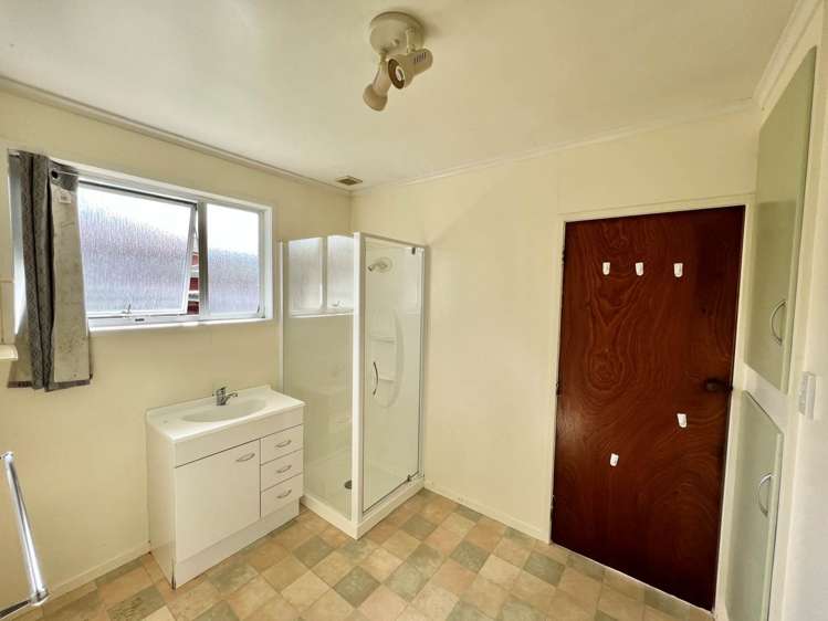 2/1 Sturges Road Henderson_7