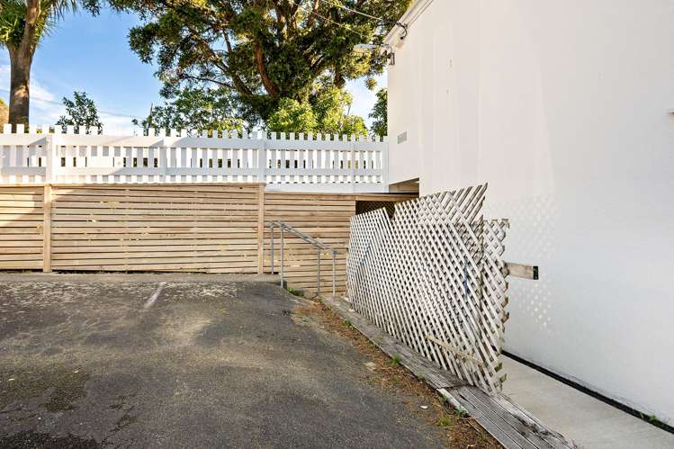 2/18 Agra Crescent Khandallah_10