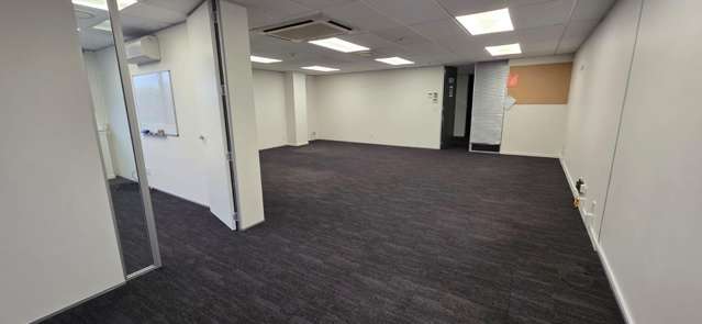 Unit 2, Level 1, 585 Wairakei Road Burnside_2